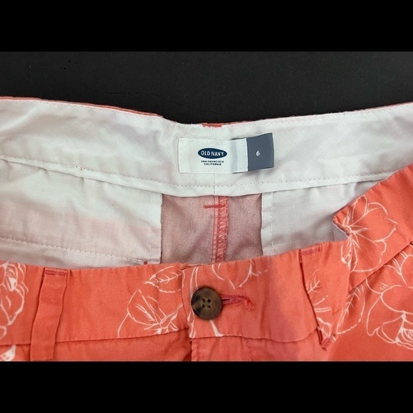OLD navy floral shorts salmon color - Picture 4 of 4